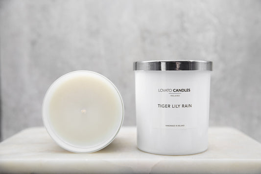 Luxury White Candle - Tiger Lily Rain